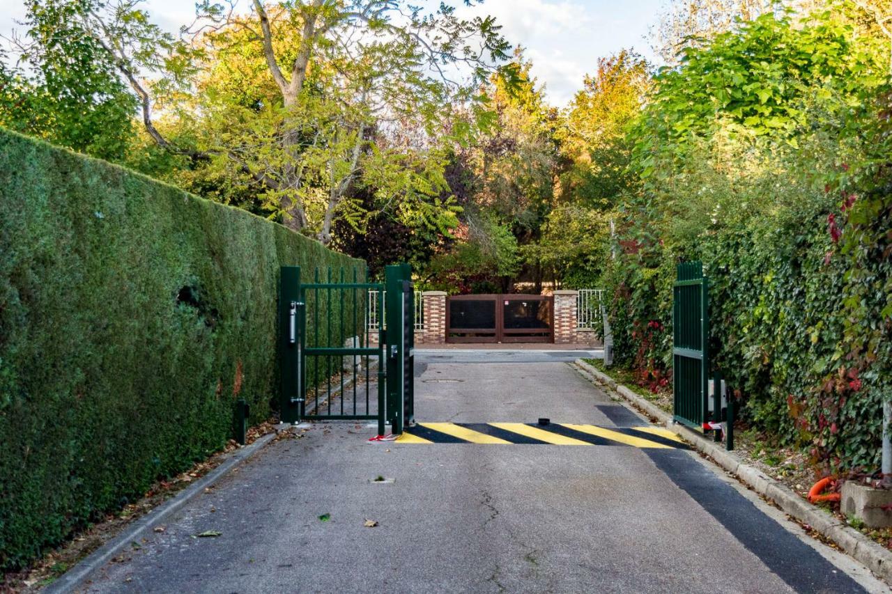 Les Charmes Du Bosquet Parc D'Amour Et Nature Parking Prive Securise Étretat Exterior foto